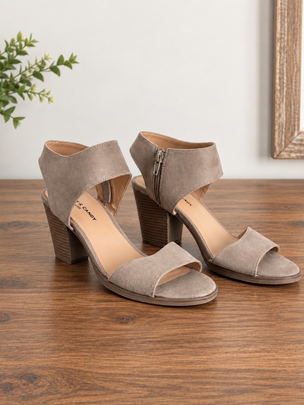Rock & Candy Women's Beige Block Heels Size 9